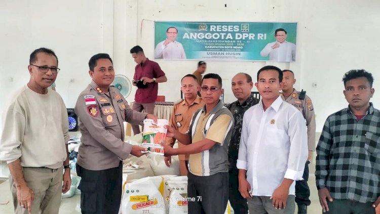 Dukung Astacita, Kapolres Rote Ndao Serahkan Bantuan Bibit Jagung Bagi Petani
