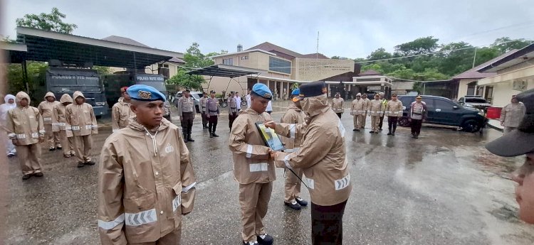 Kapolres Rote Ndao Jadi Irup Upacara PTDH Personel Polres Rote Ndao