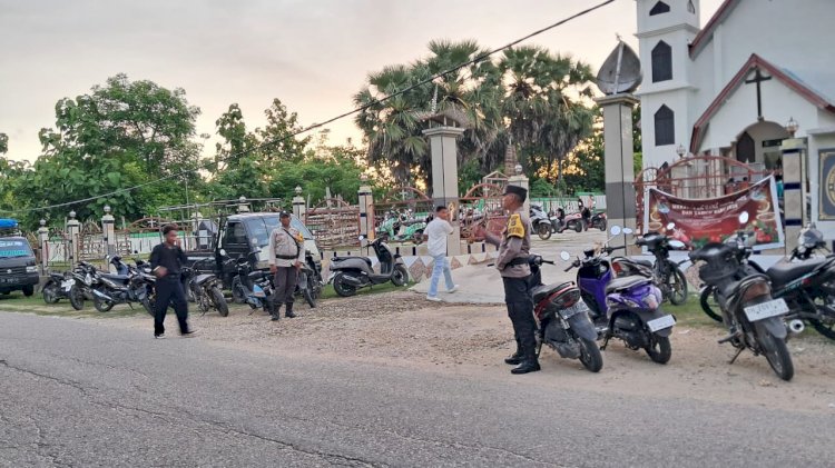 Pengamanan Ibadah Pergantian Tahun Oleh Personel Polsek Rote Barat Daya