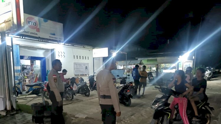 Gelar Patroli Malam, Personel Polsek Rote Barat Laut Pastikan Keamanan Masyarakat