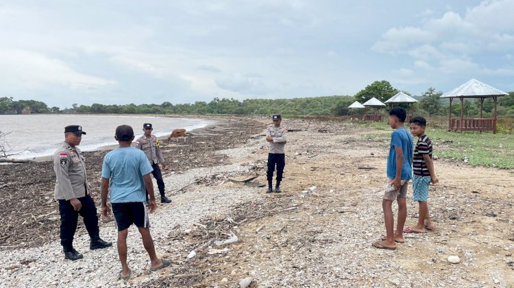 Antisipasi Cuaca Buruk, Polsek Rote Tengah Patroli Dipesisir Pantai