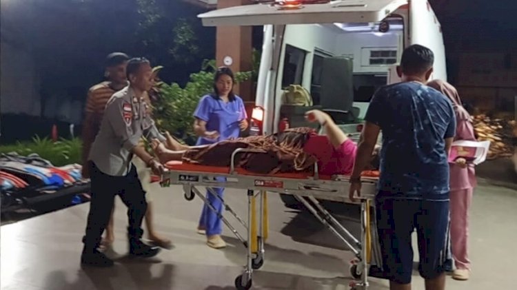 Polsek Lobalain Bantu Puskesmas Baa Rujuk Pasien Ibu Hamil