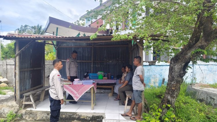 Patroli Dialogis Sebagai Upaya Polsek Lobalain Untuk Dekat Dengan Warga