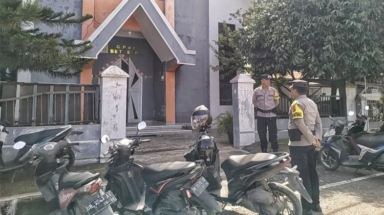 Pengamanan Ibadah Minggu Oleh Personel Polsek Lobalain