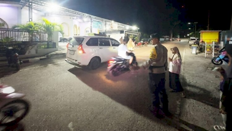 Pastikan Kenyamanan Ibadah, Polsek Lobalain Lakukan Pengamanan