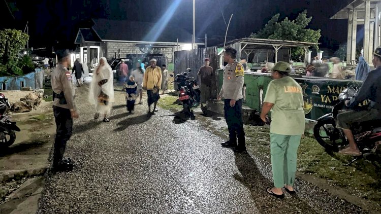 Personel Polsek Rote Barat Laut Lakukan Pengamanan Sholat Tarawih, Beri Rasa Aman