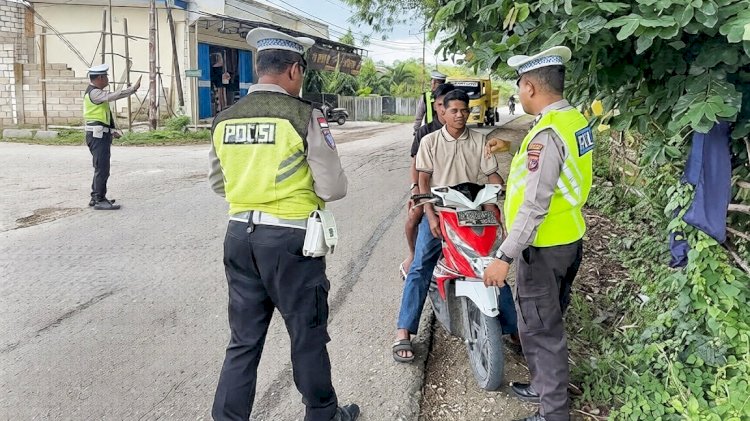 Satuan Lalu Lintas Polres Rote Ndao Intensifkan Patroli Untuk Edukasi Kamseltibcarlantas