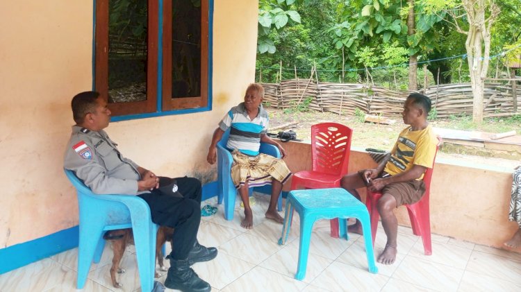 Door to Door System,  Bhabinkamtibmas Polsek Rote Barat Daya Sampaikan Himbauan Kamtibmas