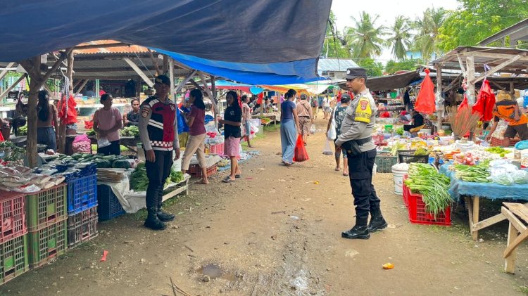 K2YD Polsek Rote Barat Pada Pasar Sedeoen dan Monitoring Pengisian BBM di SPBU Sedeoen