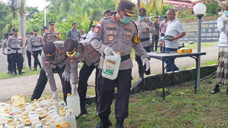 Polres Rote Ndao Lakukan Pemusnahan 550 Liter Miras Lokal Hasil KRYD