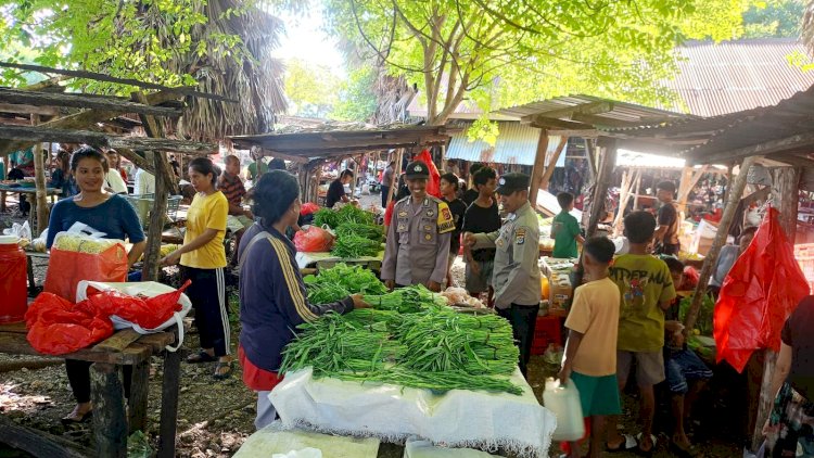 Polsek Rote Barat Daya Tingkatkan Pengamanan di Pasar Sakubatun