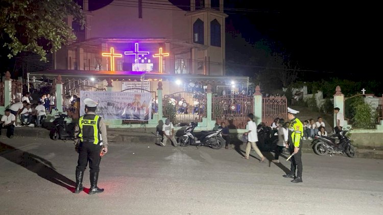 Sat Lantas Polres Rote Ndao Lakukan Pengamanan Pawai Obor Perayaan Paskah 2026