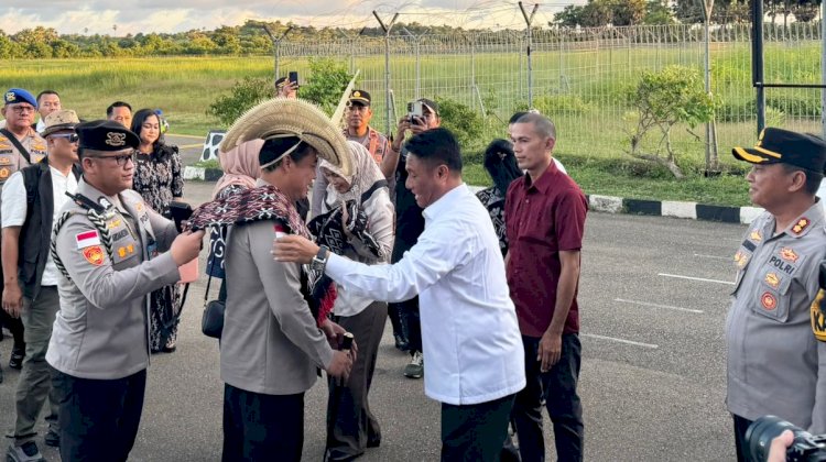 Tiba di Rote Dalam Rangka Kunjungan Kerja,Kapolda NTT  Disambut Hangat