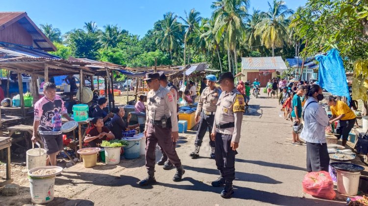 Polsek Rote Barat Laut Lakukan Patroli Dialogis di Pasar Busalangga, Pastikan Kamtibmas Tetap Kondusif