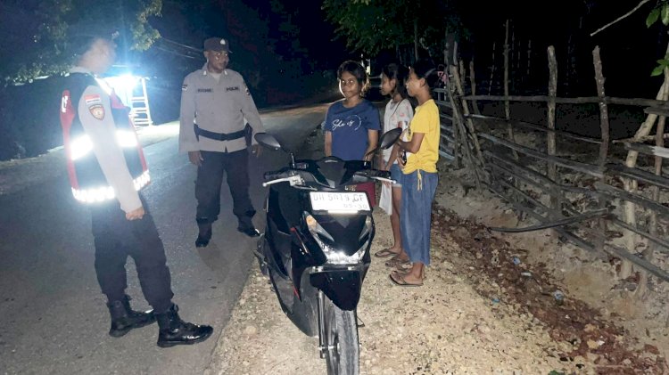 Cegah Potensi Gangguan Keamanan, Personel Polsek Rote Tengah Tingkatkan Patroli Malam