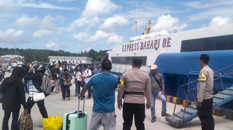 Polsek Lobalain Tingkatkan Pengamanan Dipelabuhan Baa Untuk Menjamin Kenyamanan Masyarakat