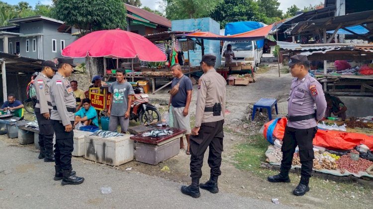 Jaga Kamtibmas Tetap Kondusif, Personel Polsek Lobalain Tingkatkan Pengamanan di Pasar Kuli Aisele