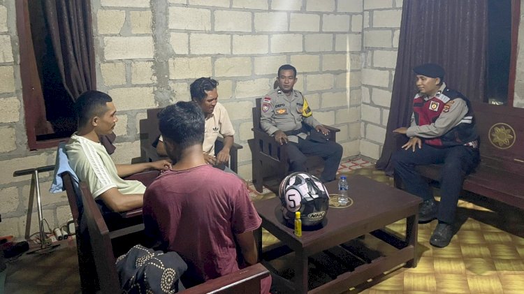 Sambangi Warga, Personel Polsek Rote Tengah Ajak Warga Jaga Kamtibmas Tetap Kondusif