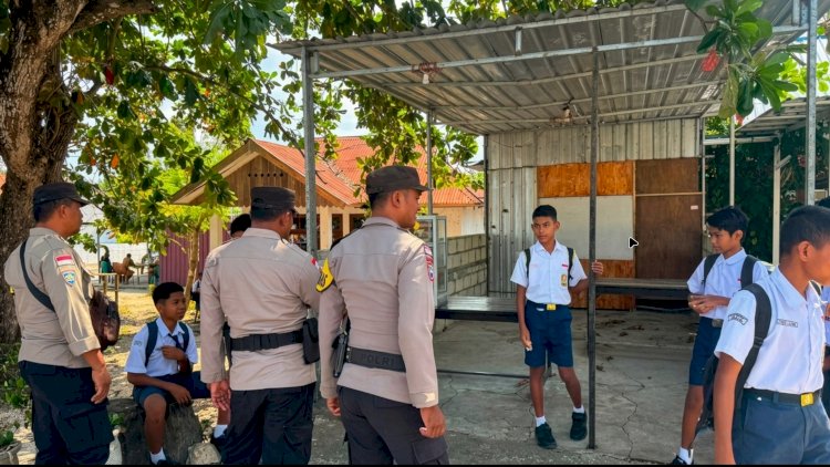 Polsek Lobalain  Intensifkan Patroli Dialogis Untuk Jamin Keamanan  dan Cegah Potensi Pidana