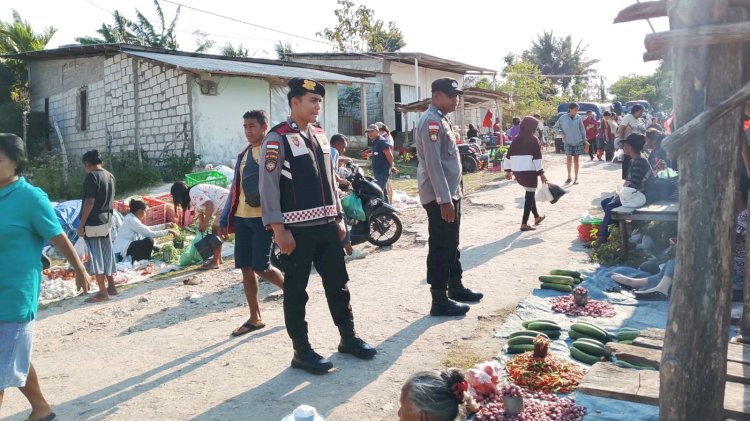 Patroli di Pasar Oele, Polsek Rote Selatan Pastikan Keamanan Masyarakat