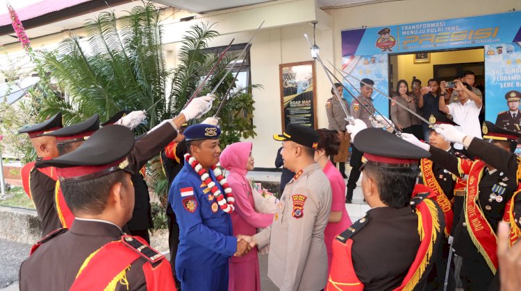 Tradisi Pedang Pora Pelepasan AKBP Mardiono dan Apresiasi Bupati Rote Ndao Atas Kinerja Polres Rote Ndao