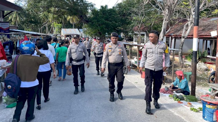 Polsek Rote Barat Laut Lakukan Pengamanan di Pasar Busalangga, Jamin Kegiatan Ekonomi Masyarakat Berjalan Lancar