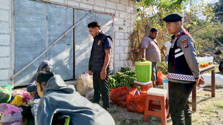 Ciptakan Rasa Aman Bagi Masyarakat, Polsek Rote Selatan Tingkatkan Kegiatan Patroli di Pasar Oele