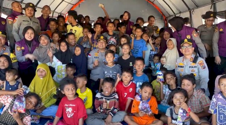 “Anak-Anak Korban Bencana Tak Boleh Kehilangan Harapan”, Pesan Kapolda NTT di Tengah Pengungsian Gempa