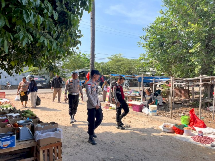Polsek Rote Barat Gelar Patroli K2YD di Pasar, Sampaikan Imbauan Kamtibmas dan Sosialisasikan Layanan 110