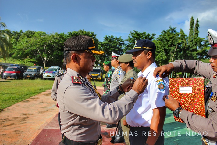 Kapolres Rote Ndao selaku Inspektur Upacara Gelar Pasukan Operasi Simpatik 2017