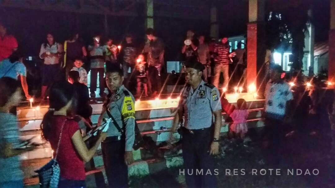 Puluhan personel jajaran Polres Rote Ndao amankan aksi simpatik bakar lilin
