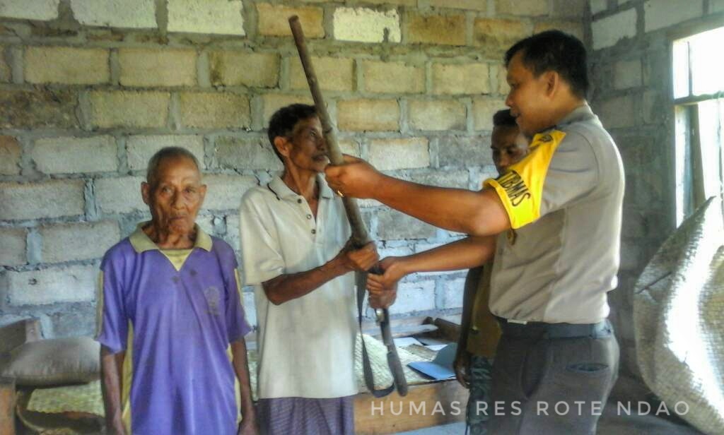 Warga sukarela serahkan senpi rakitan kepada Bhabinkamtibmas