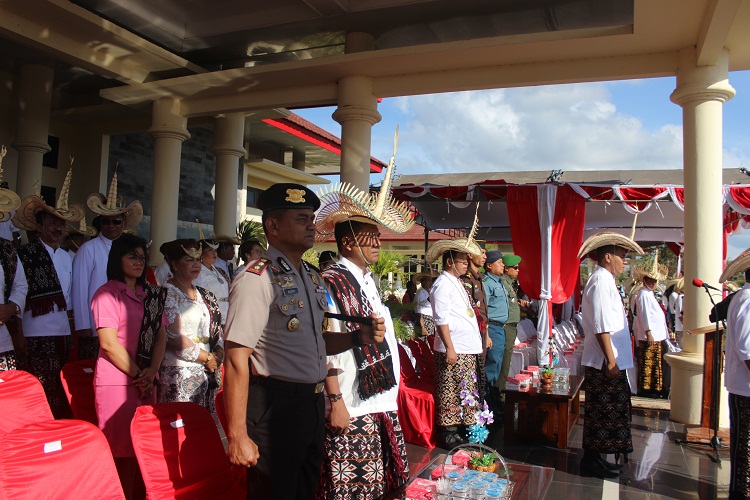 Kapolres bersama pejabat Polres Rote Ndao hadiri upacara HUT Pemda Rote Ndao ke 15