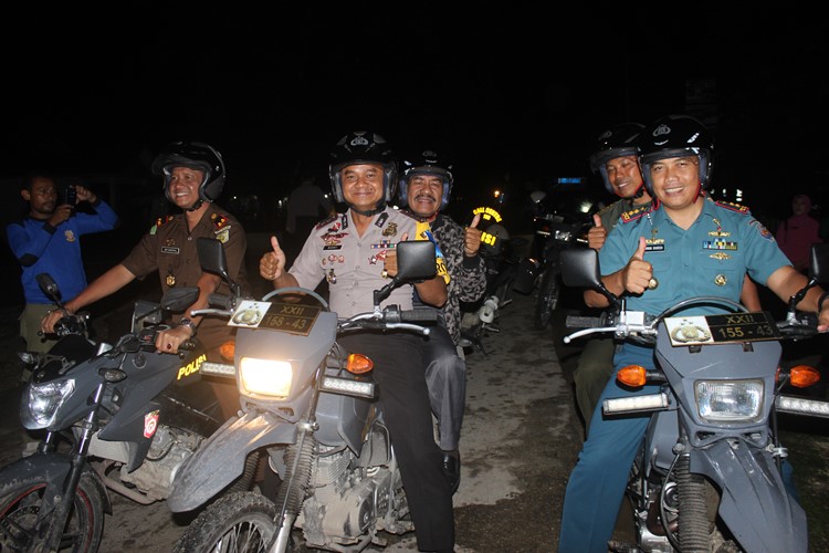 Bupati bersama TNI dan Polri keliling bersepeda motor pantau pos pengamanan